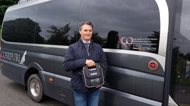 Defibrillatori a bordo dei bus Cosepuri grazie al Rotary Club Bologna Ovest