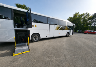 Bus 51 posti (1 o 2 sedie a rotelle)